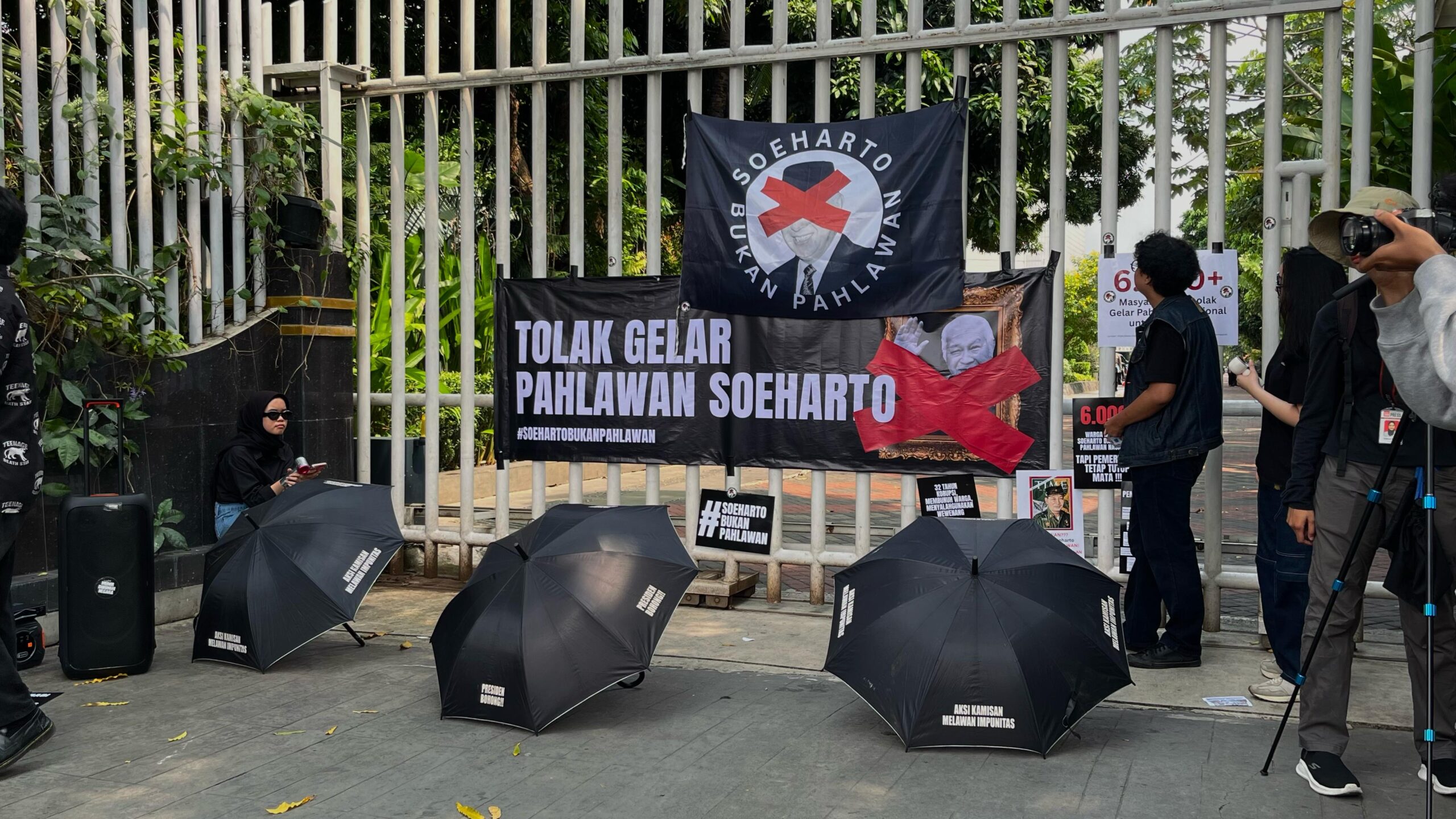 Seruan Penolakan Gelar Pahlawan untuk Soeharto: Suara Perempuan Tak Bisa Dikesampingkan